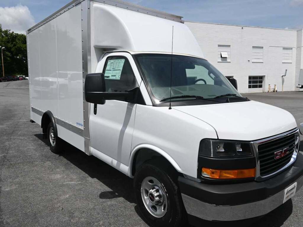 2023 GMC Savana Cutaway Work Van