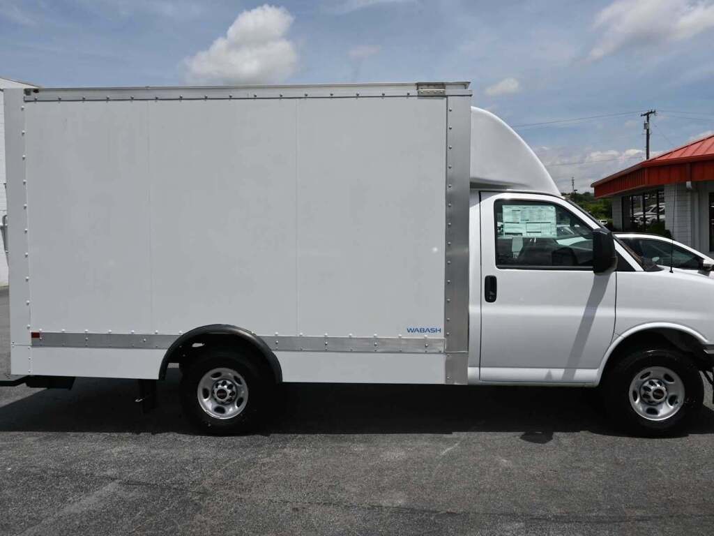 2023 GMC Savana Cutaway Work Van