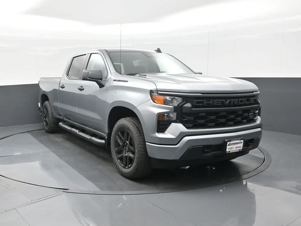 2026 Chevrolet Silverado 1500 4WD Crew Cab Standard Bed Custom