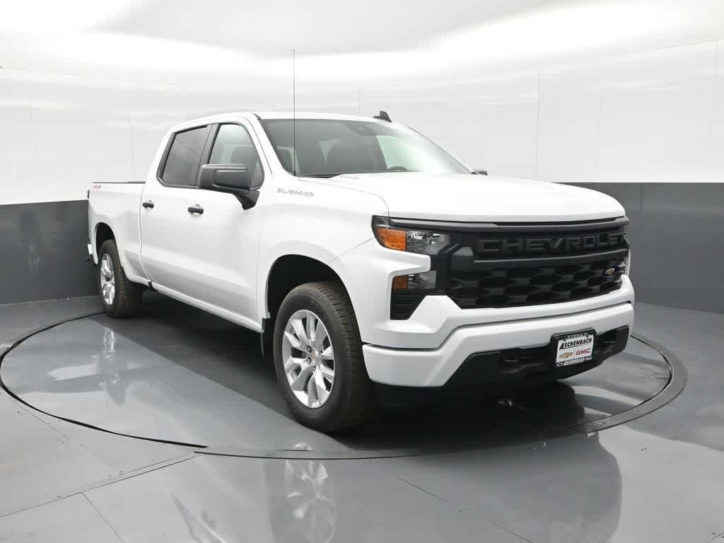 2026 Chevrolet Silverado 1500 4WD Crew Cab Standard Bed Custom