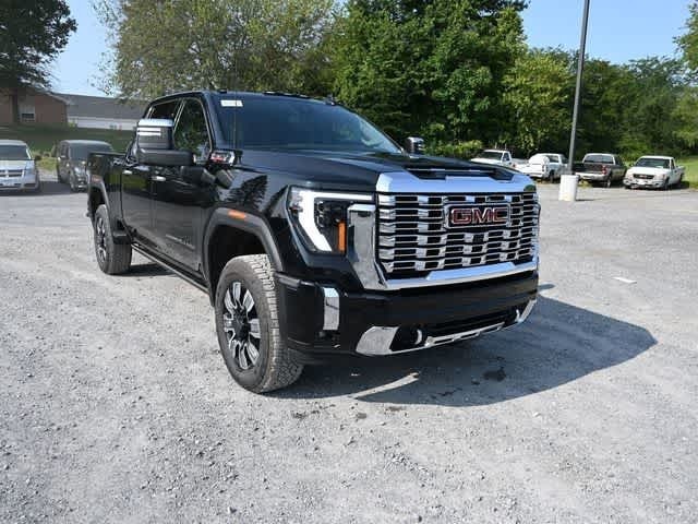 2025 GMC Sierra 2500HD 4WD Crew Cab Standard Bed Denali