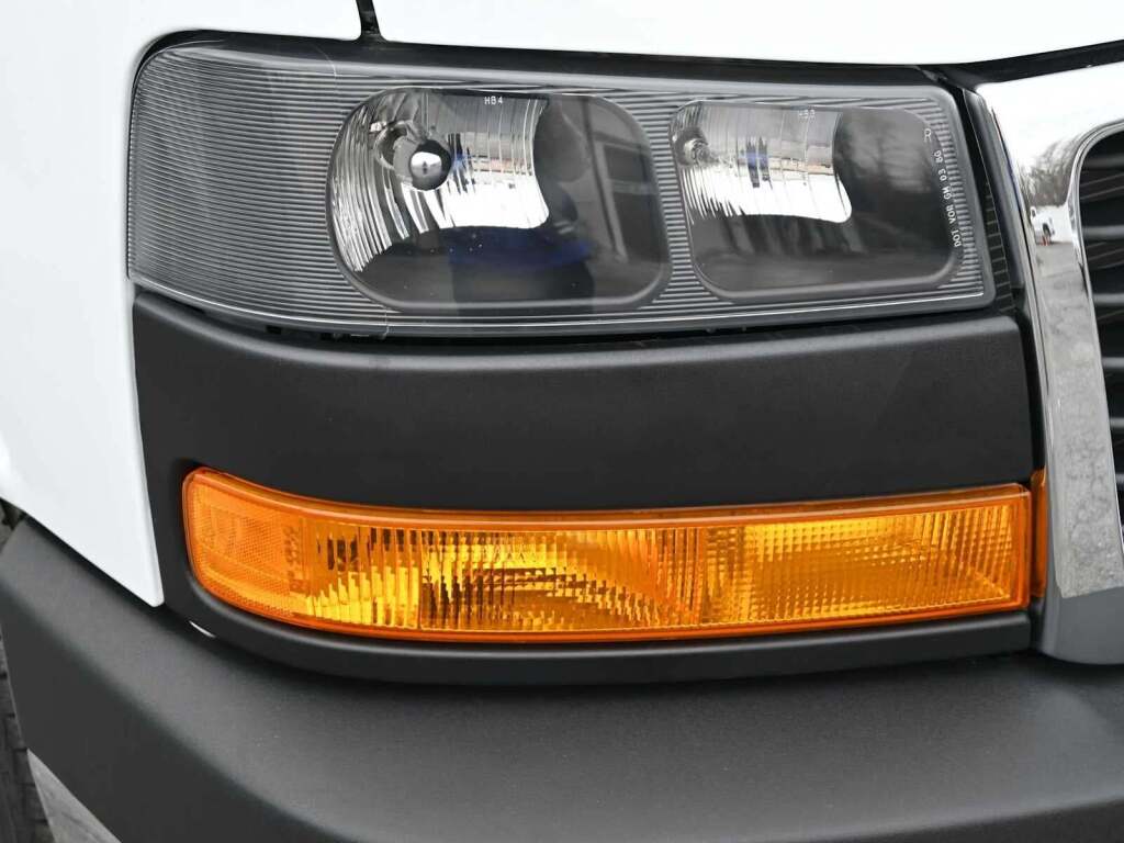 2023 GMC Savana Cutaway 4500 Van