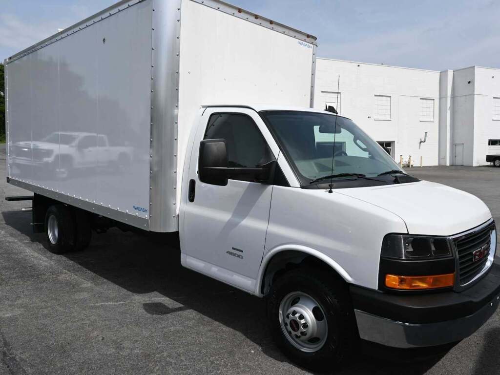 2023 GMC Savana Cutaway 4500 Van