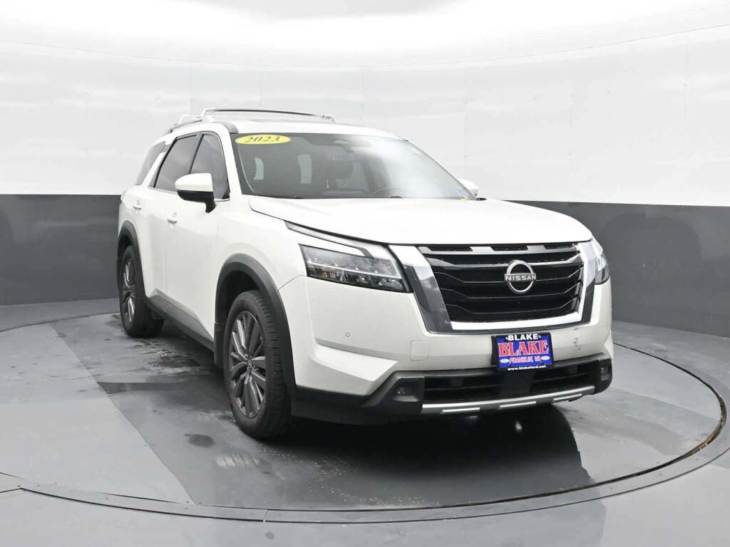 2023 Nissan Pathfinder SL FWD