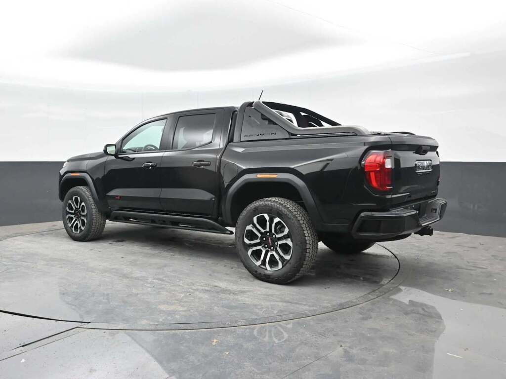 2025 GMC Canyon 4WD AT4