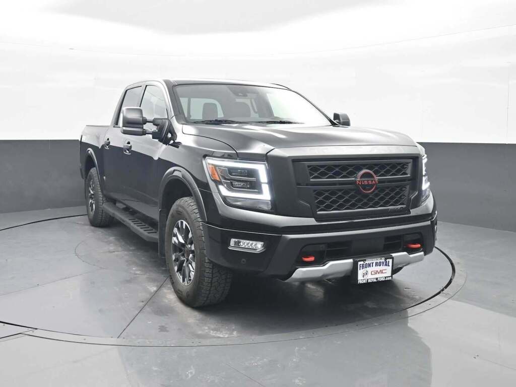 2024 Nissan TITAN Crew Cab PRO-4X 4x4