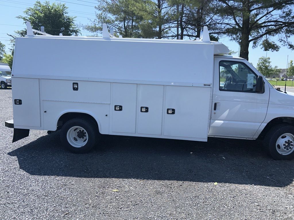 2024 Ford E-450 Cutaway 