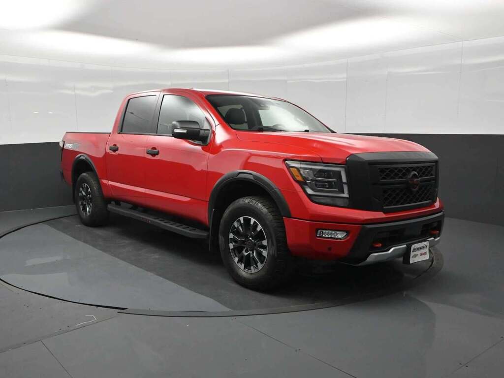 2024 Nissan TITAN Crew Cab PRO-4X 4x4