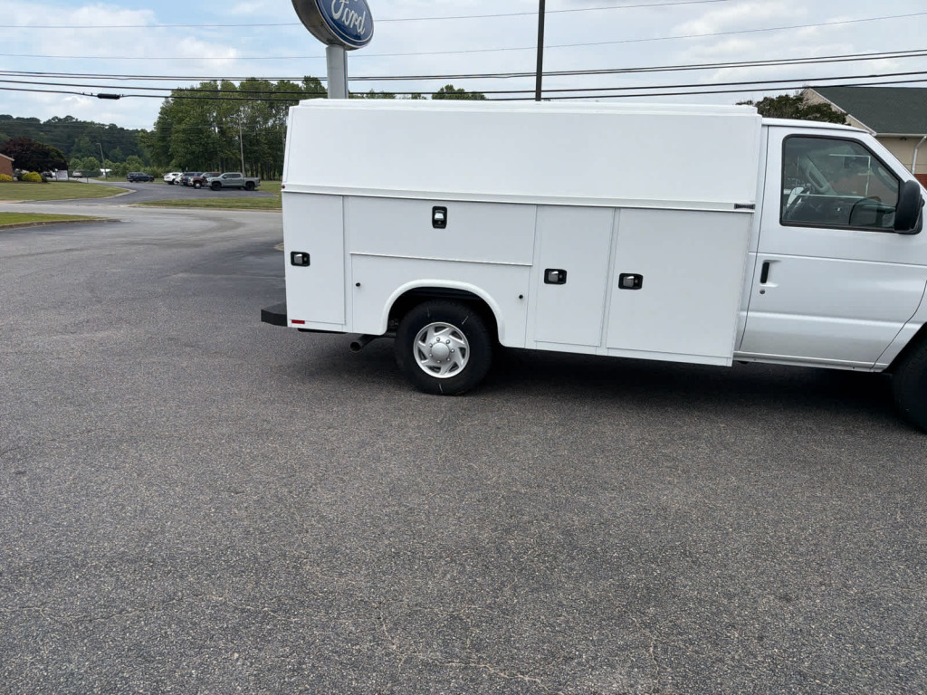2026 Ford E-350 Cutaway 