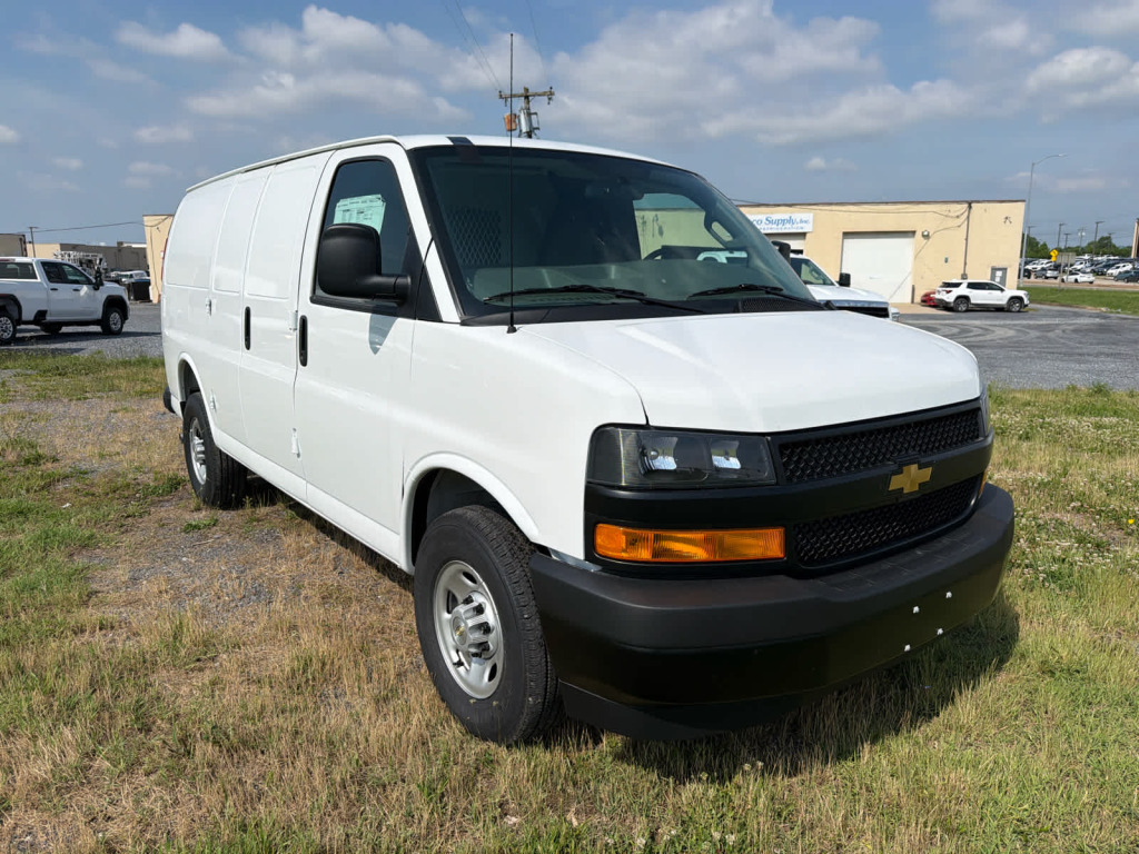 2026 Chevrolet Express Cargo 2500 Regular Wheelbase, WT, RWD
