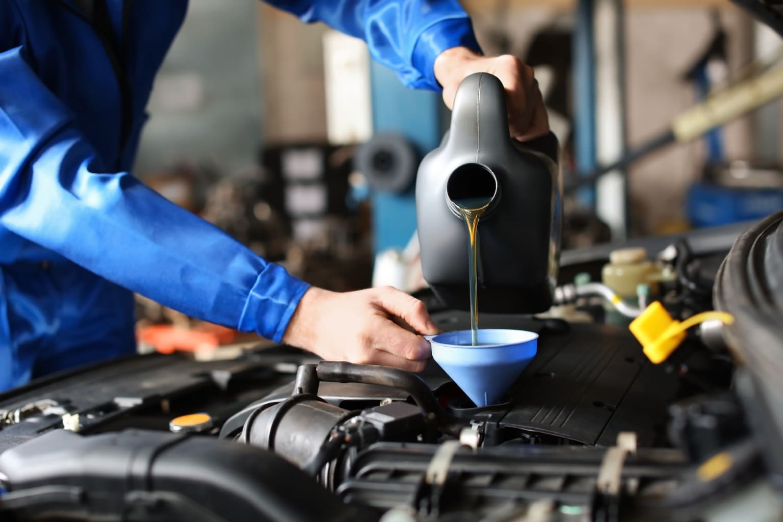 Honda oil change service at Apple Honda in Ellicott City, MD