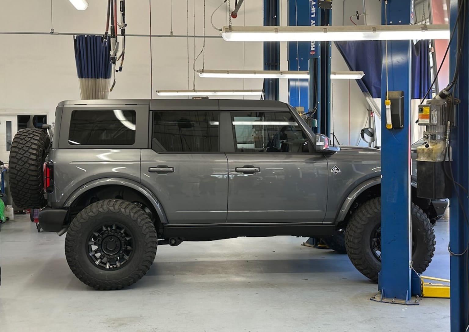 Bronco sitting leveled on 37x13.5s