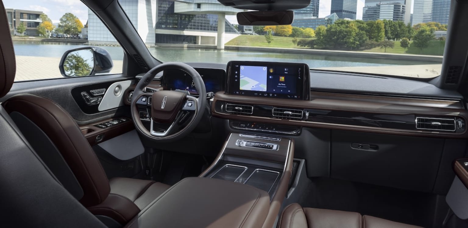 Lincoln Aviator Reserve with Jet Package interior, view of a city through the windshield