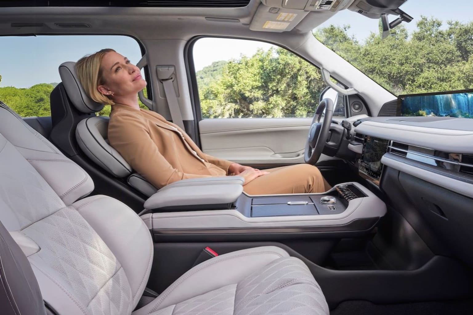 2025 Lincoln Navigator women using the Lincoln Rejuvenate