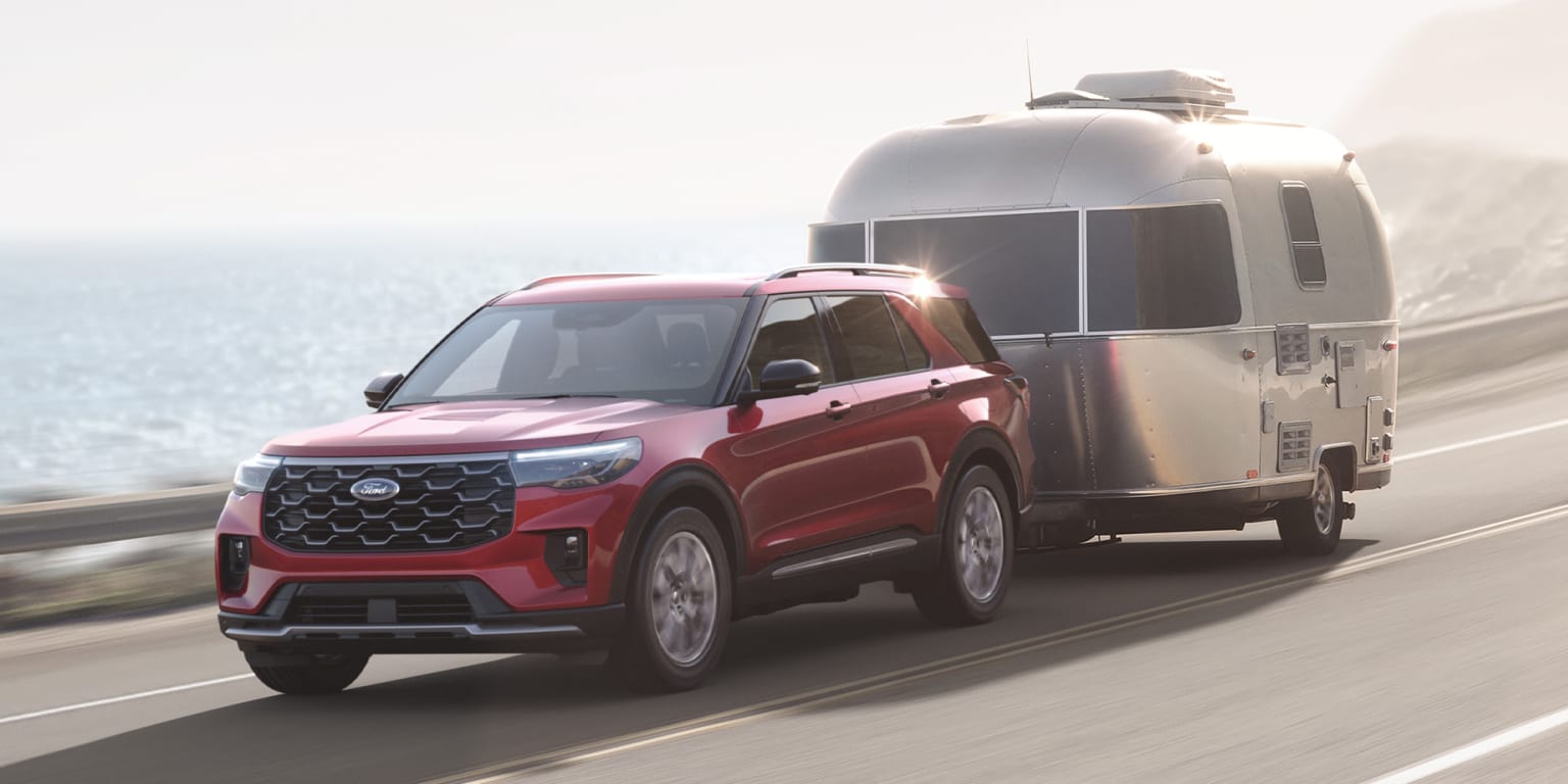 2025 Ford Explorer in Motion