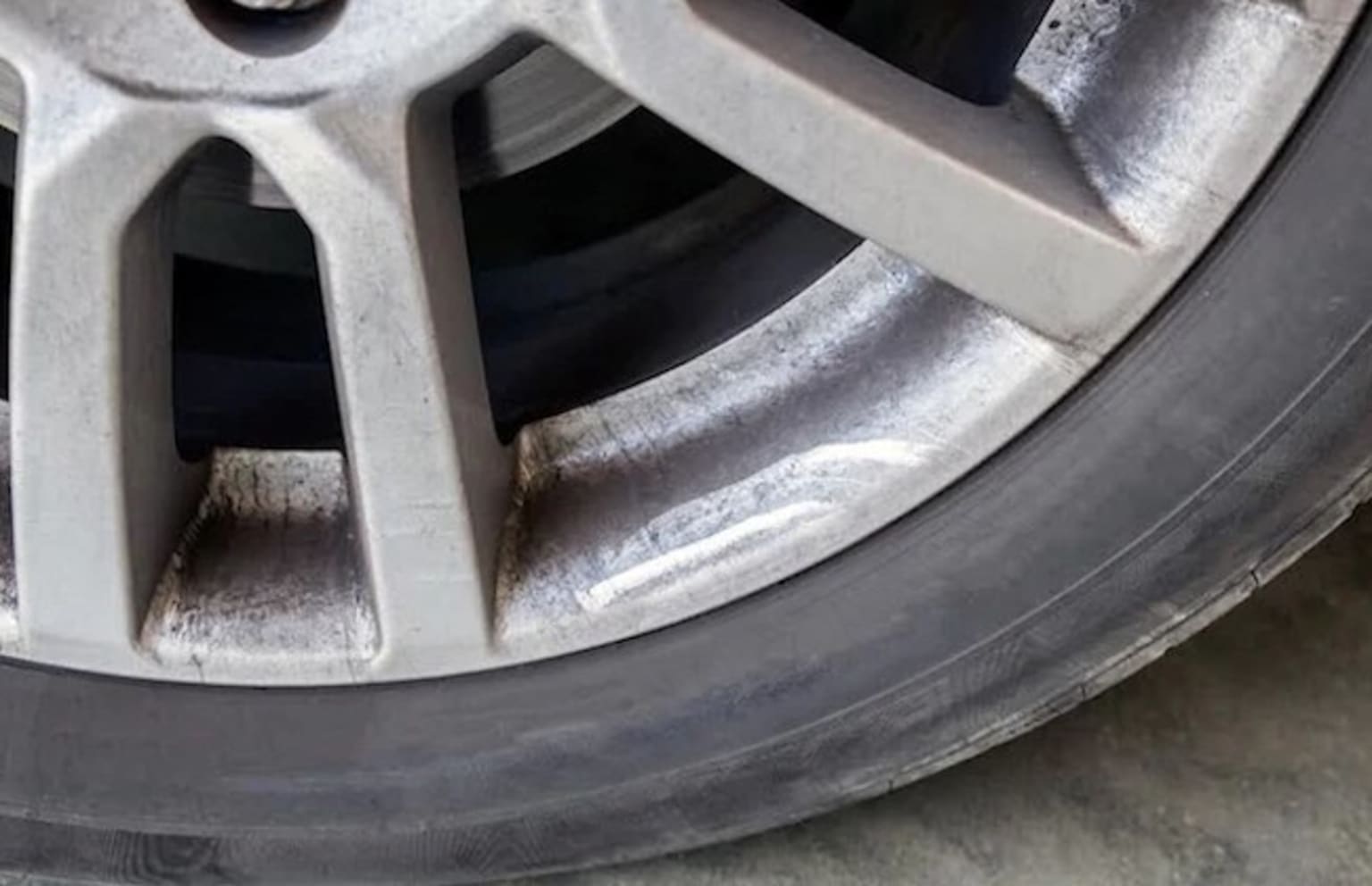 a close up of a tire on a car with snow on the rim and the spokes of the tire