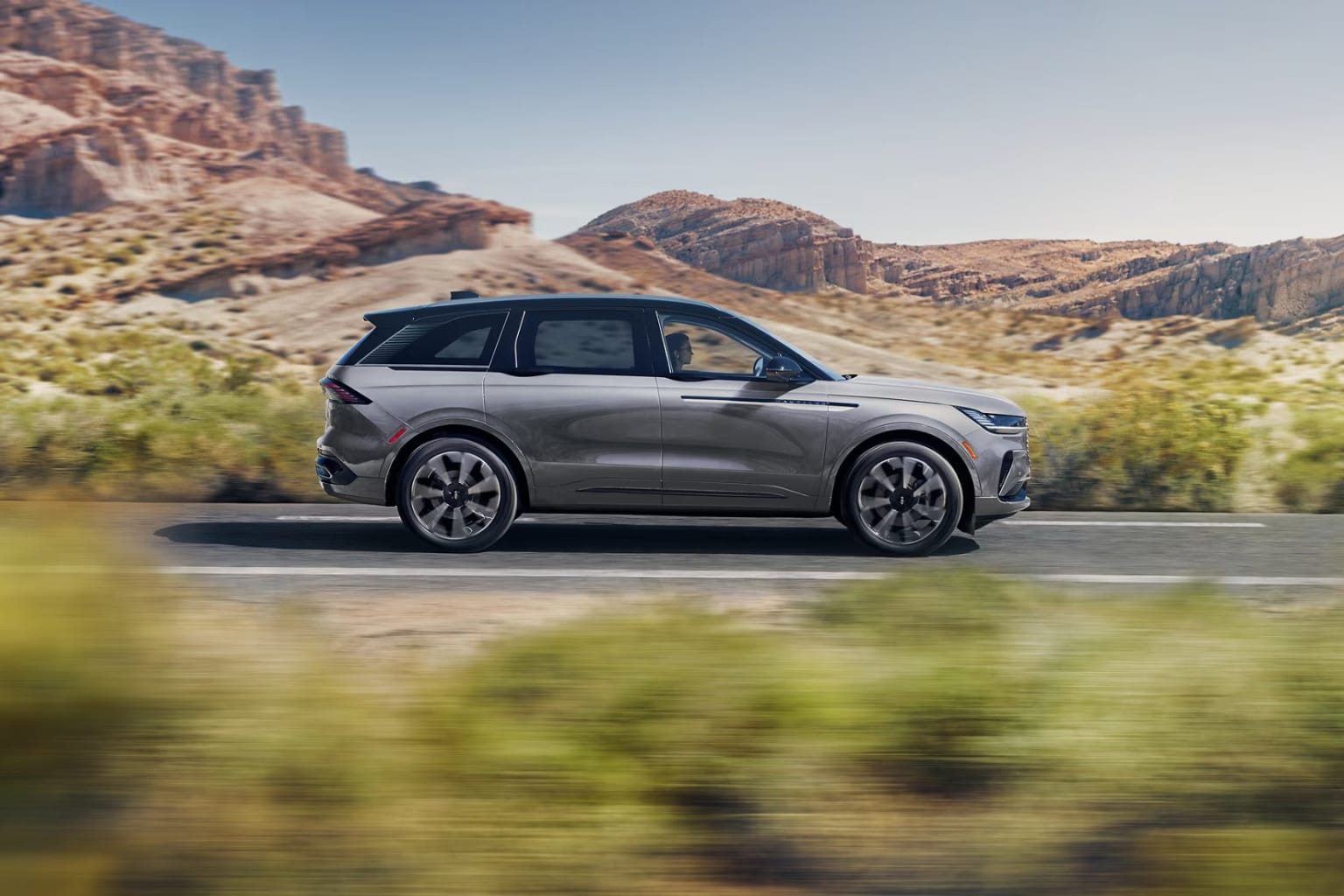 2025 Lincoln Nautilus silver with jet black appearance driving through red rocks