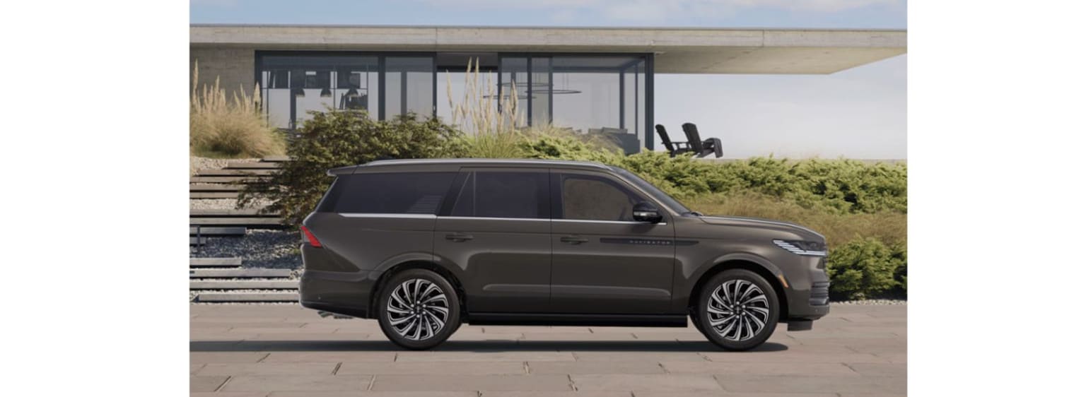 2025 Lincoln Navigator Exterior Color Option Chroma Caviar Dark Gray Metallic