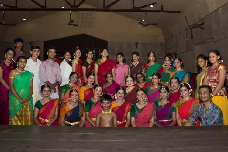 Group photo of Smt. Kanaka Srinivasan with her students