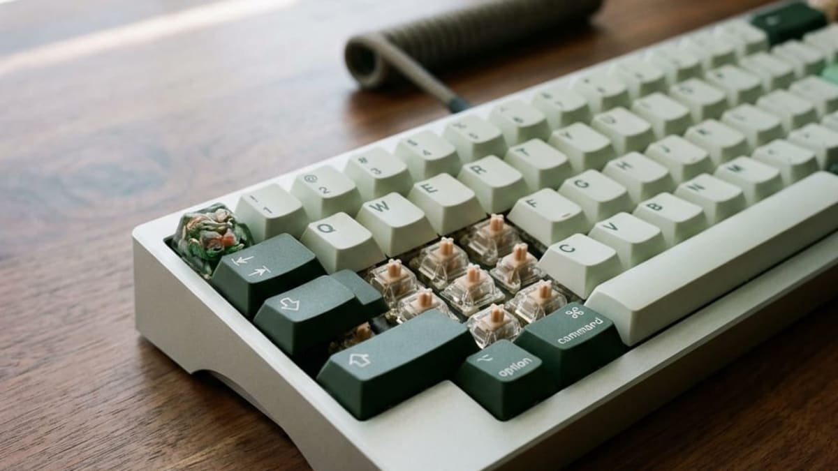 The Ultimate Mechanical Keyboards for Mac Users in 2026: HHKB vs Keychron