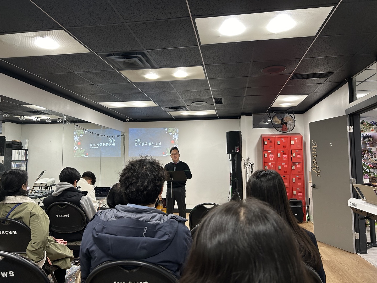 iroomchurch/Christmas2023/fhn8bmwgo0mfpt9ixpw4