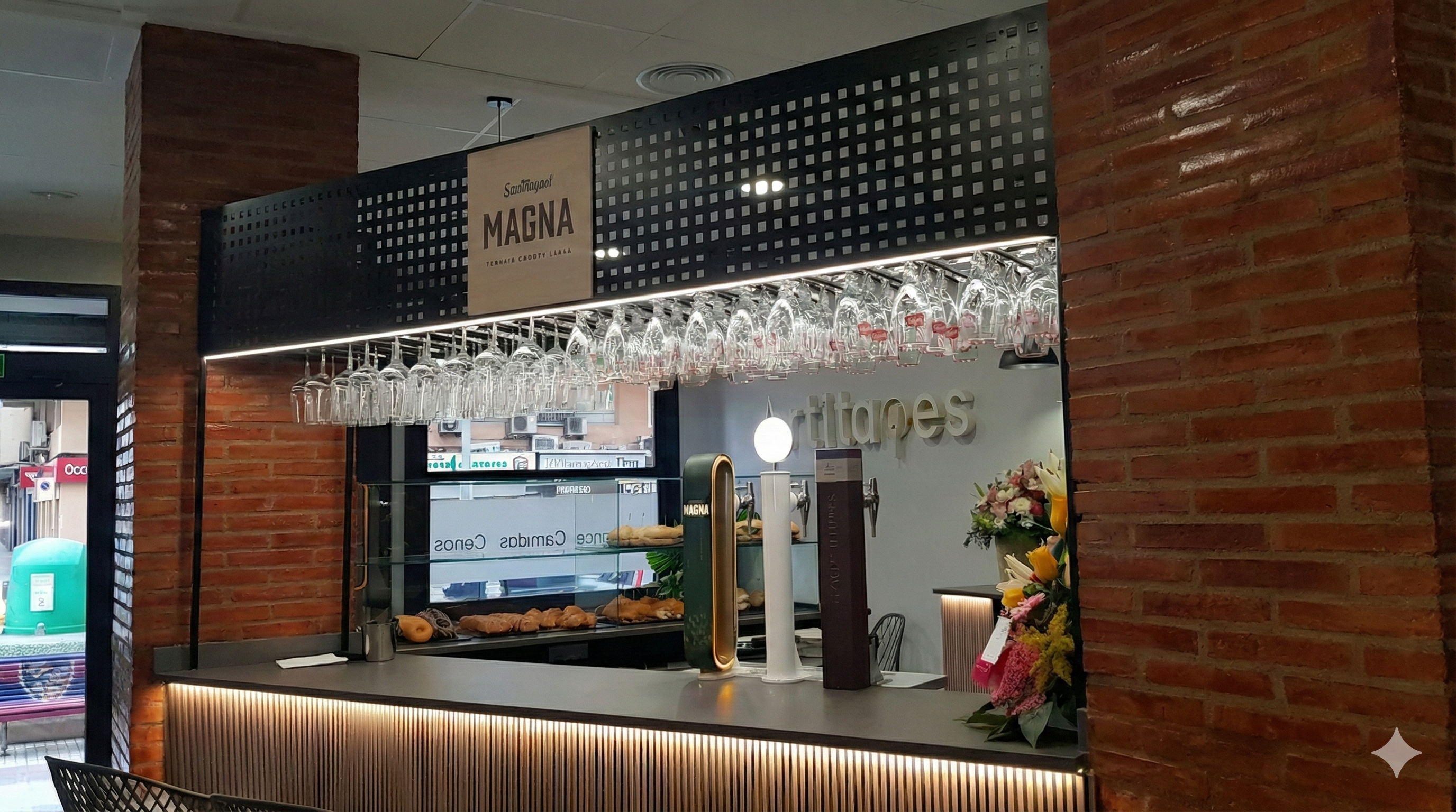 Interior del local Artitapes