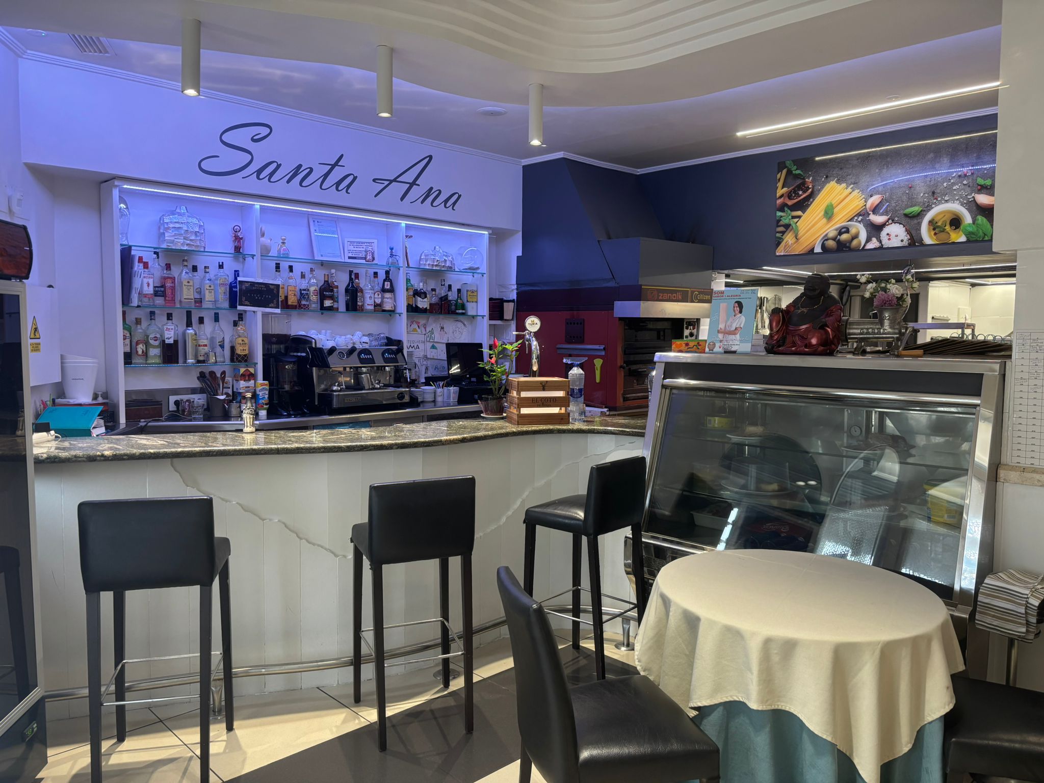 Interior del restaurante Santa Ana