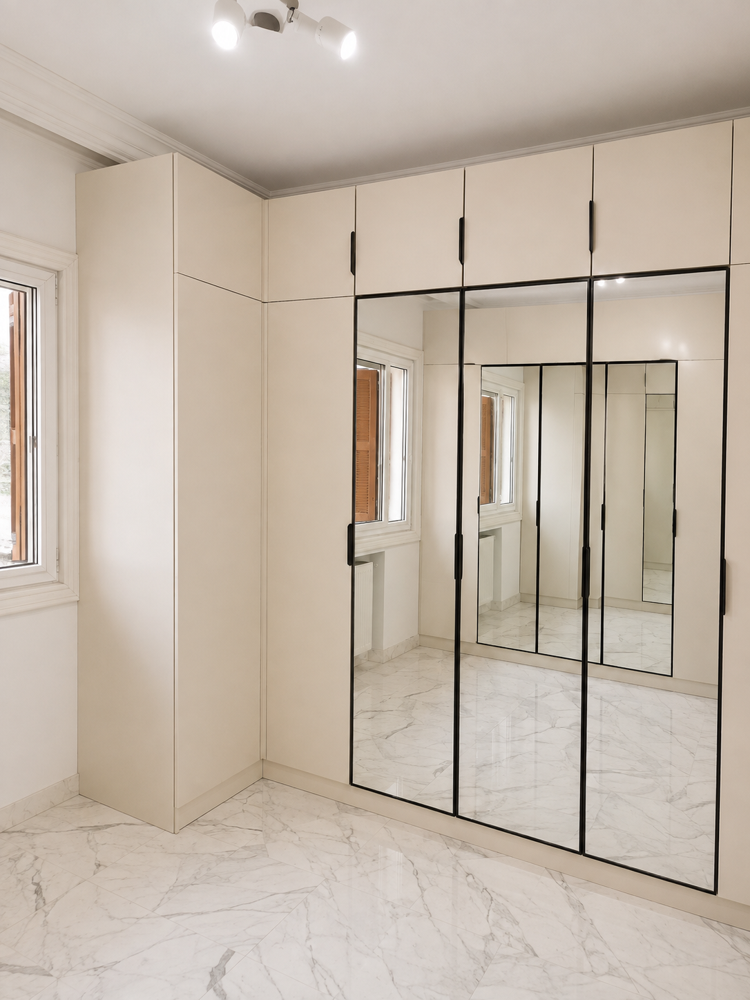 Dressing chambre avec portes miroir et cadre aluminium noir