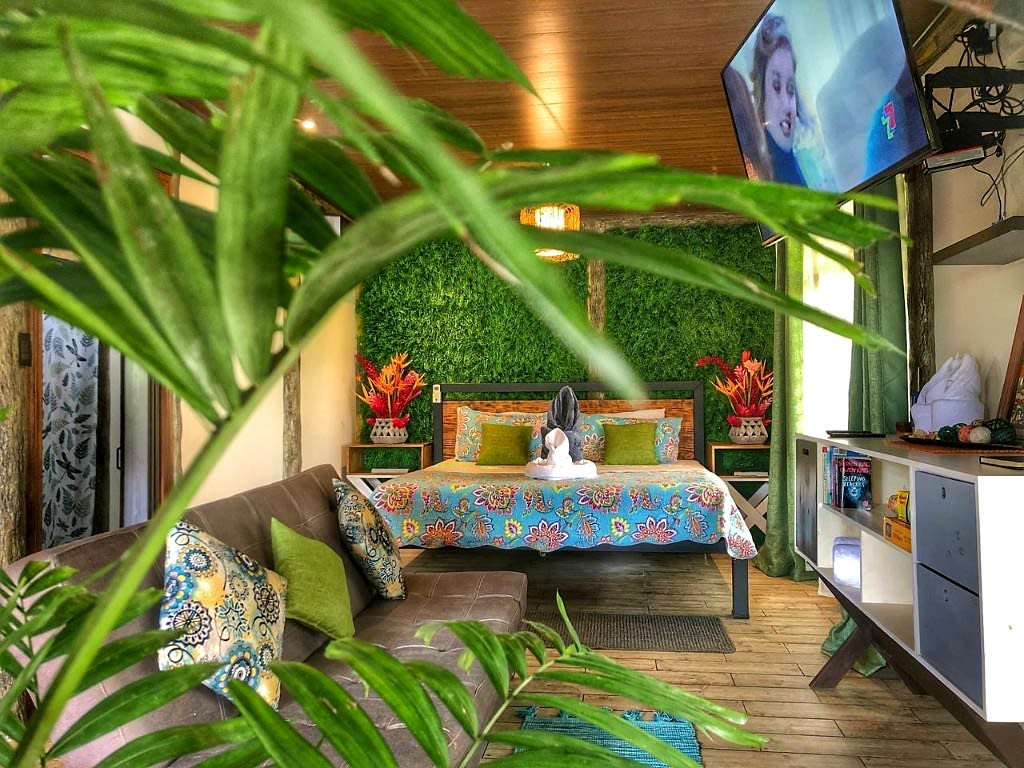 Villa Tucán studio, with a king bed, sitting area and TV.