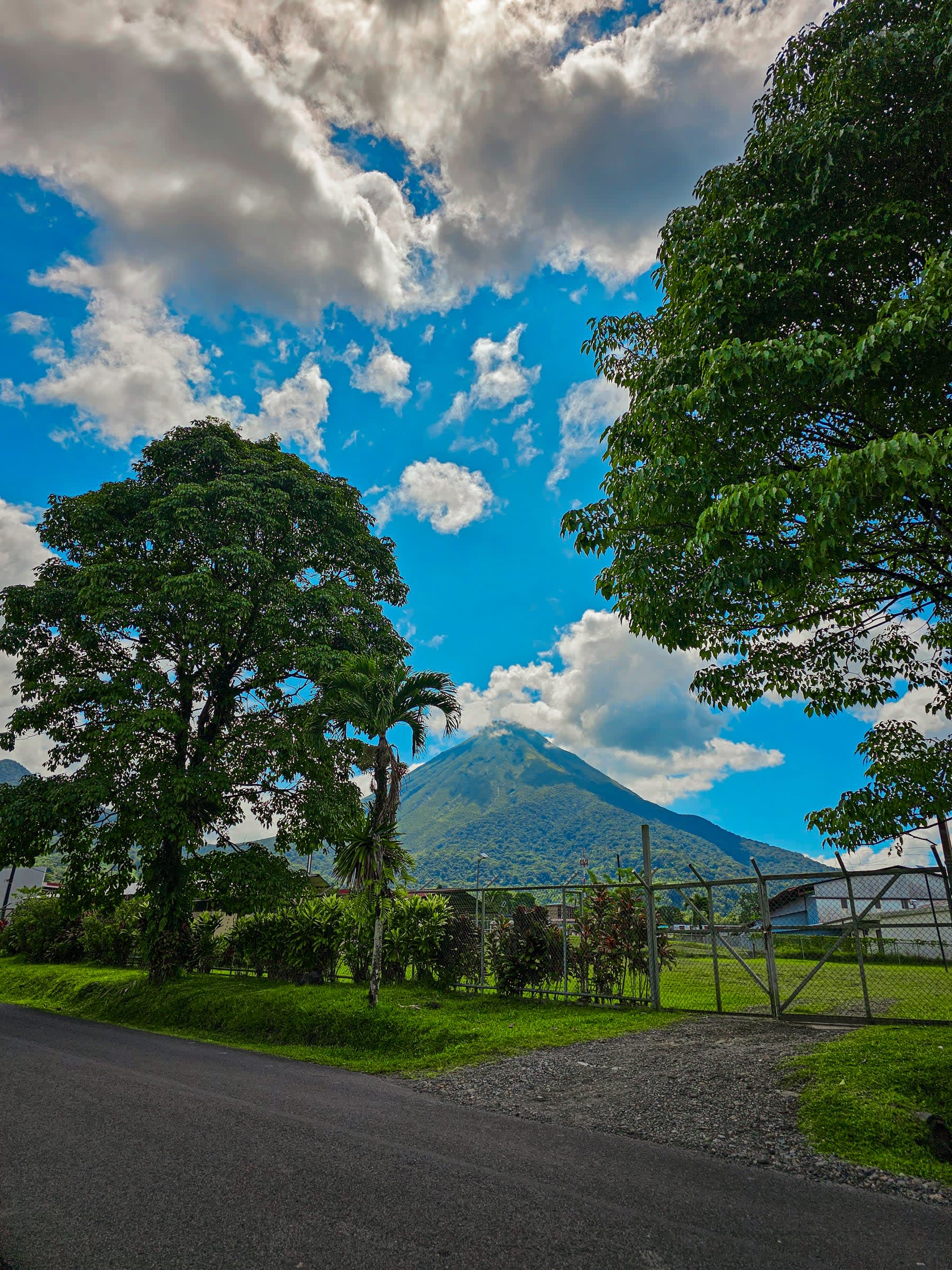 Espaciosa cama amtrimonial para de estar en Cabina Guayabón 2, La Fortuna