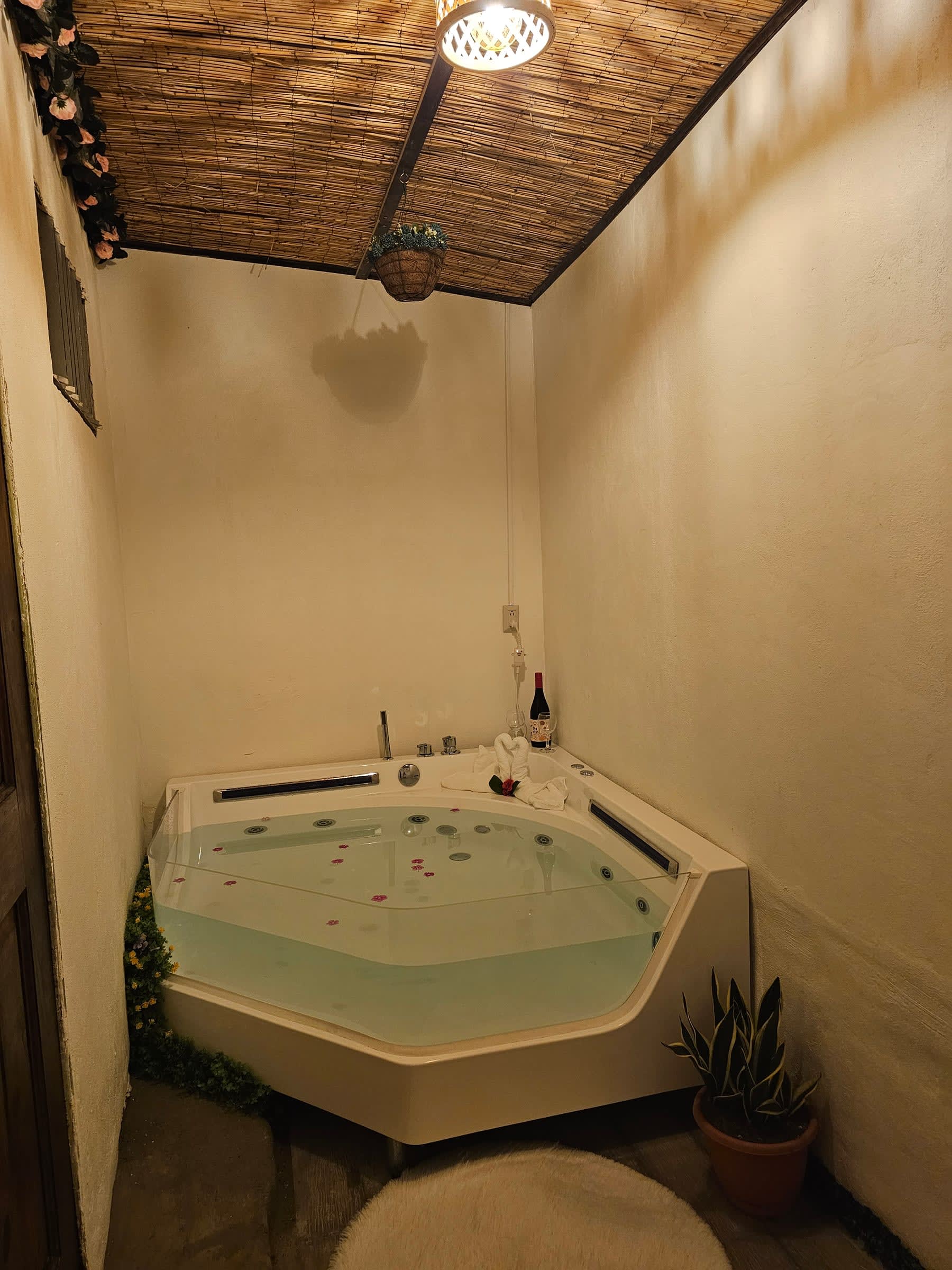 Habitación con decoración natural en Cabina Guayabón 3
