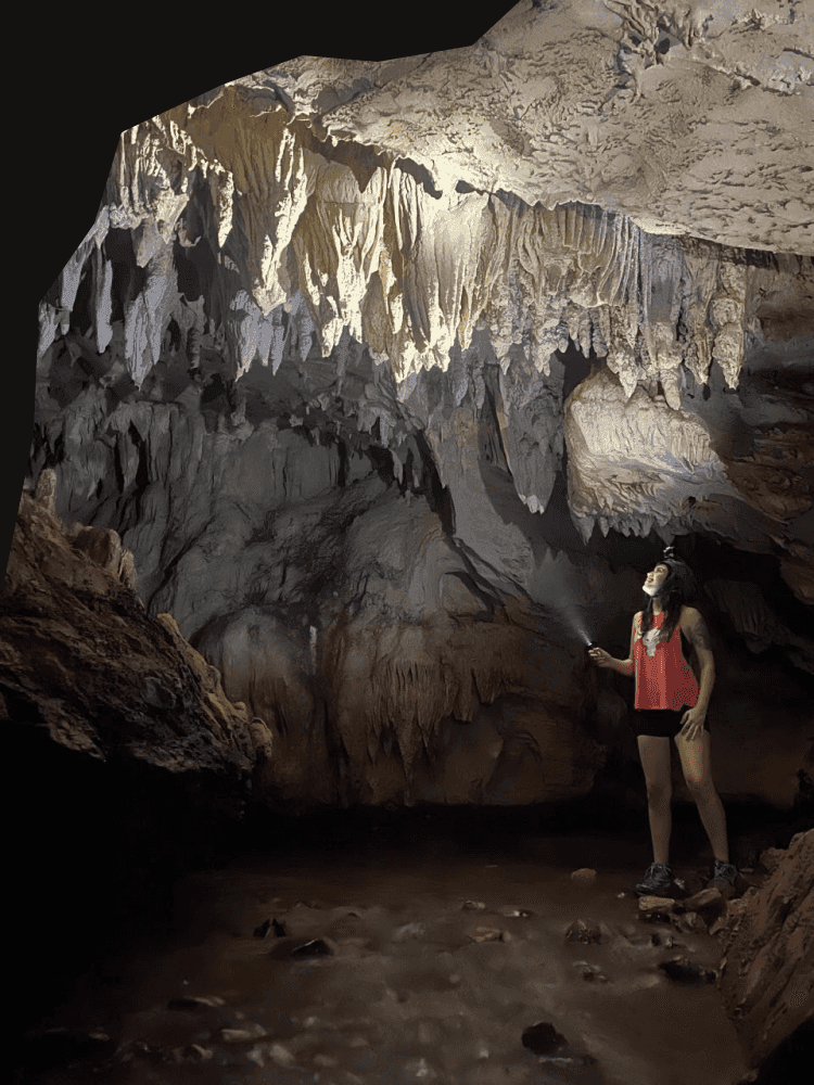 PRIVATE TOUR THROUGH THE CAVES