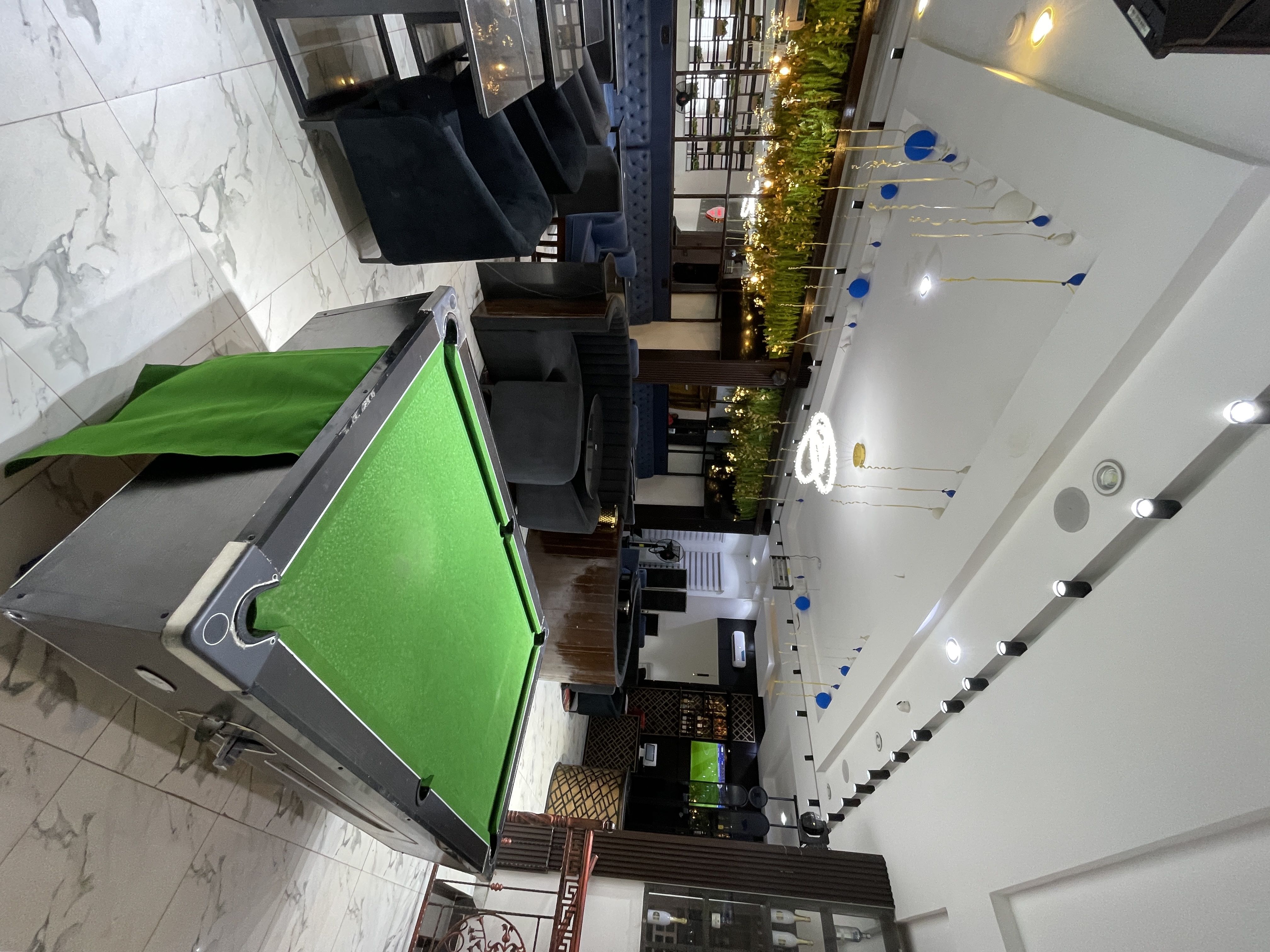 Restaurant & Lounge Services