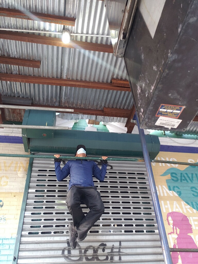 DOCH Graffiti Pull Up