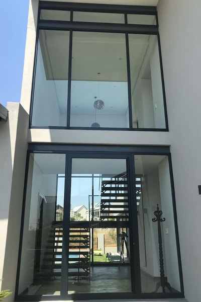 Frameless Glass Shopfront Dubai