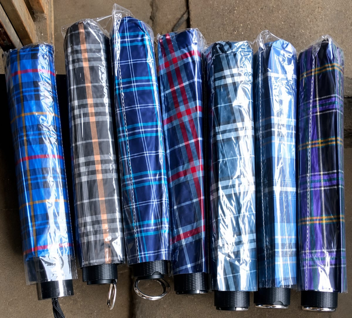 Foldable Umbrella with Plaid Patter (Medium Size)