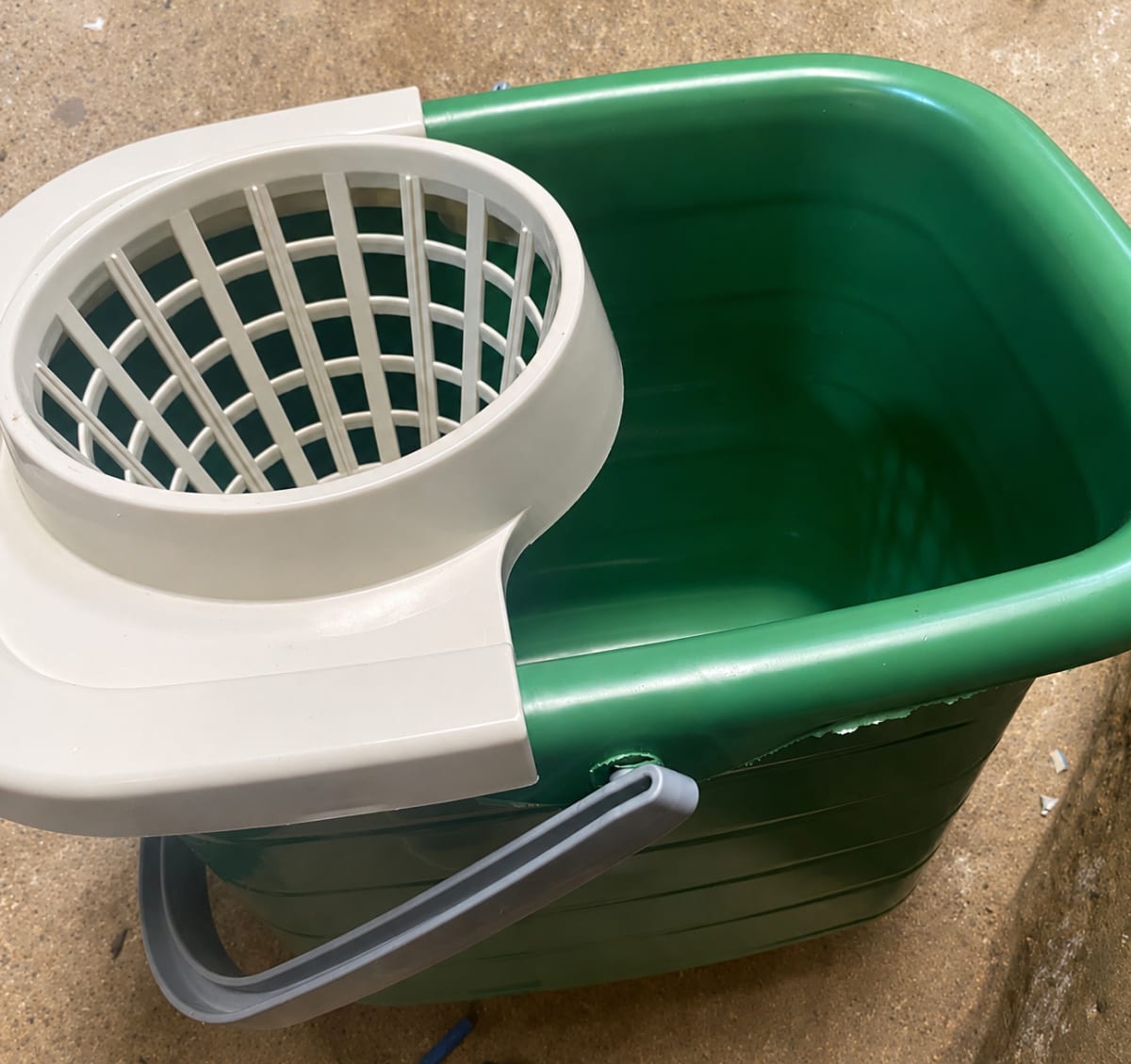 Plastic Mopping Bucket with Wringer