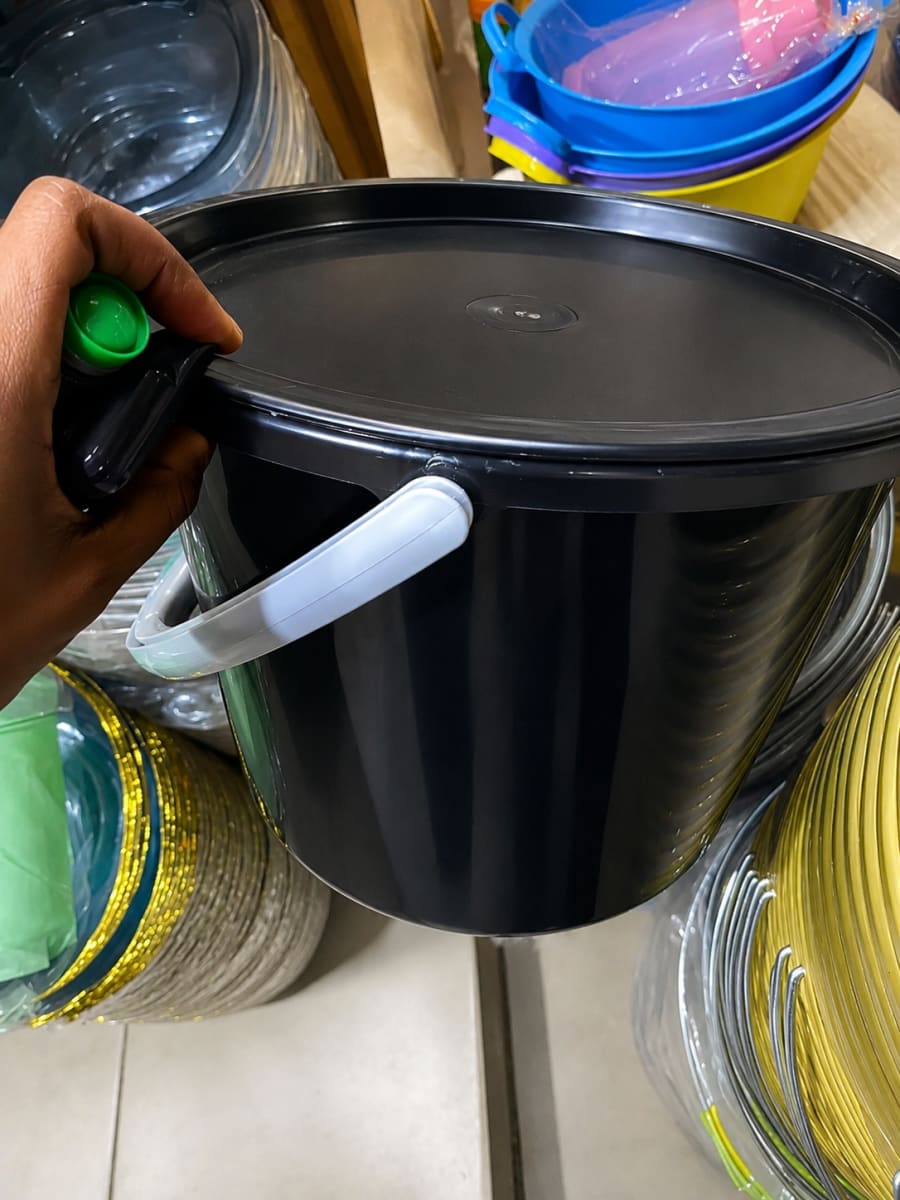 Plastic Bucket with Cover