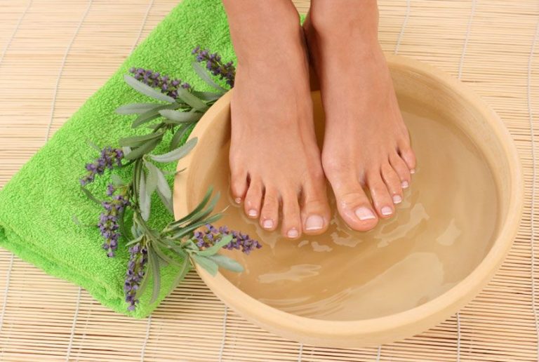 How to remove dry skin from feet at home? 