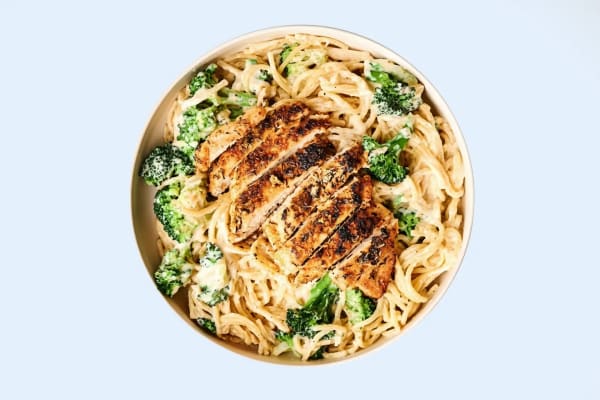 CHICKEN ALFREDO PASTA