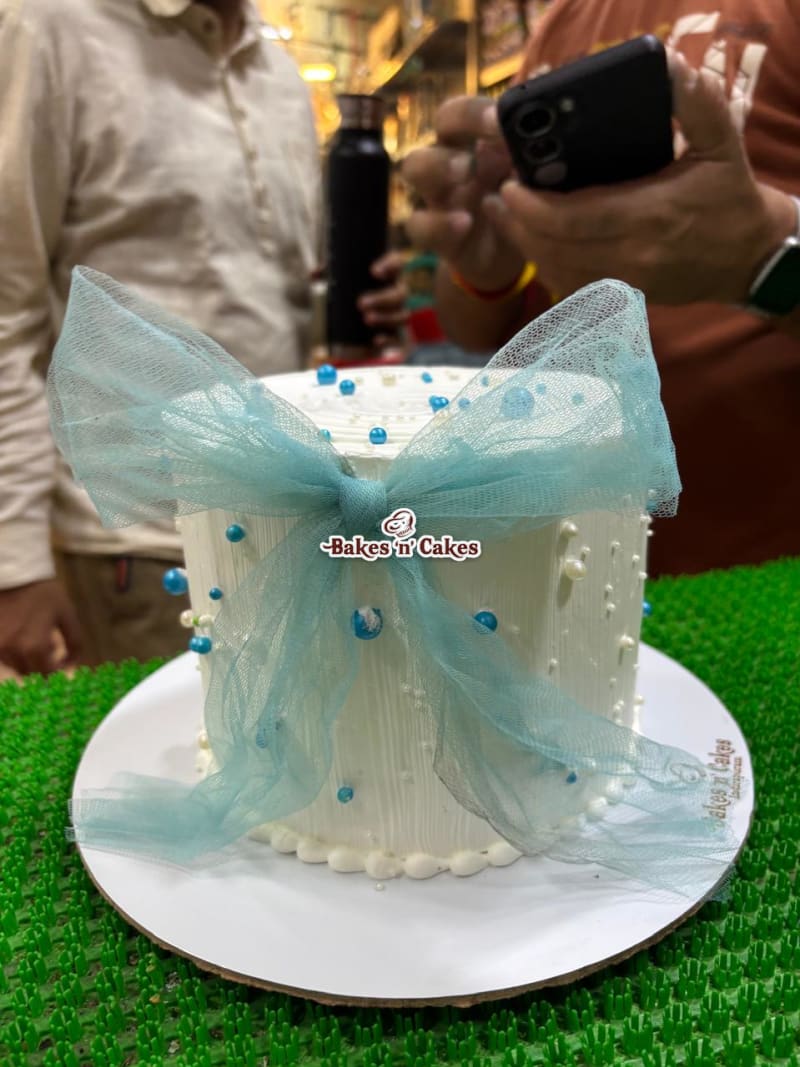 Big Ribbon Bow White Cake