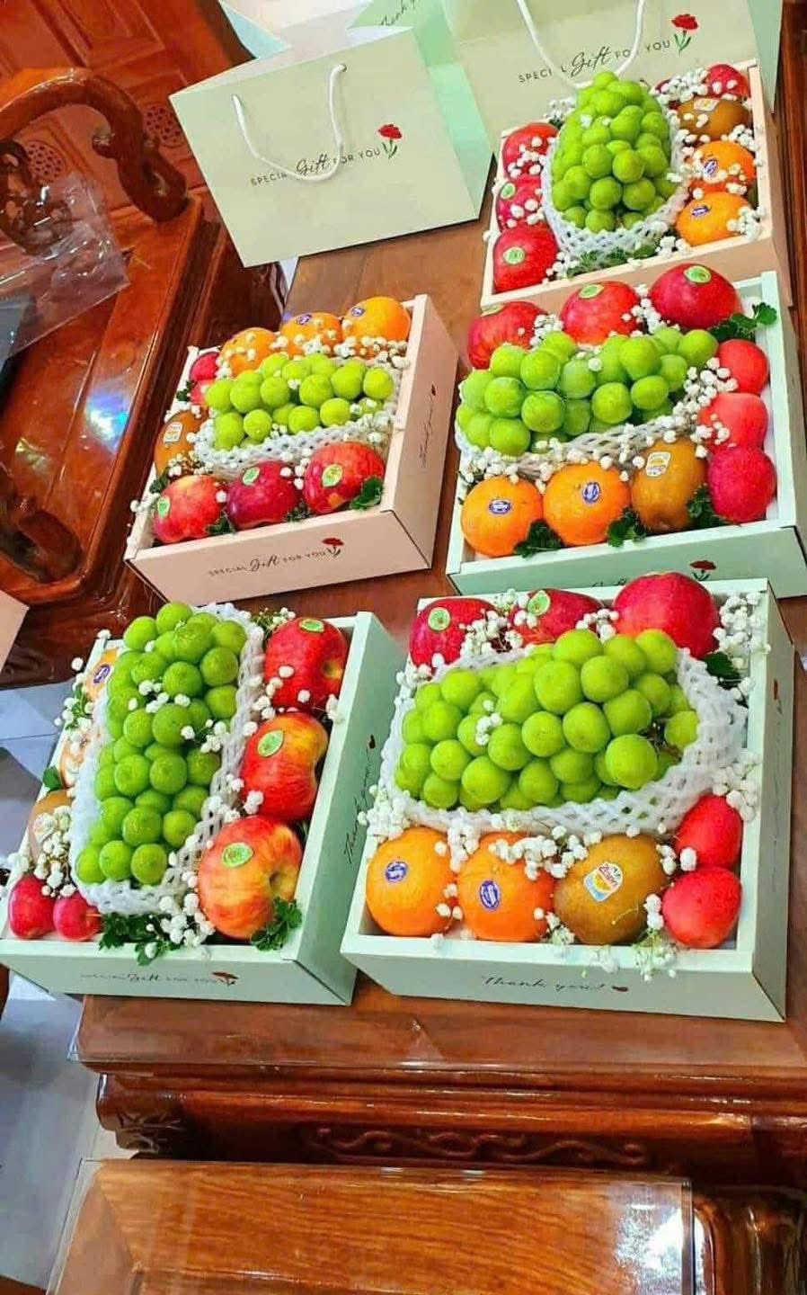 Set Trái Cây Quà Tặng – Nho Xanh & Trái Cây Tươi