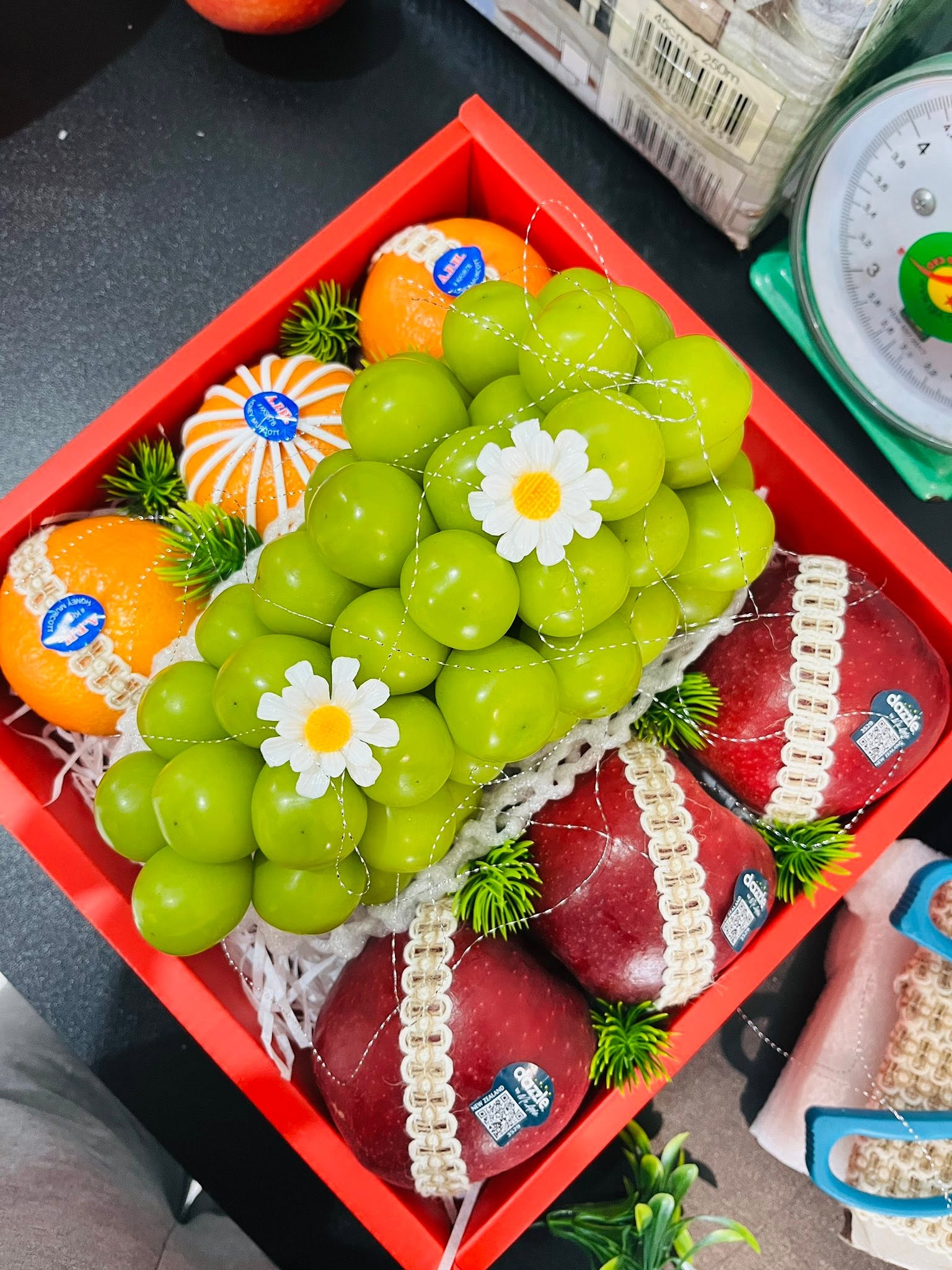 Khay Quà Trái Cây Lộc Xanh – Nho Xanh, Táo Dazzle & Cam Vàng