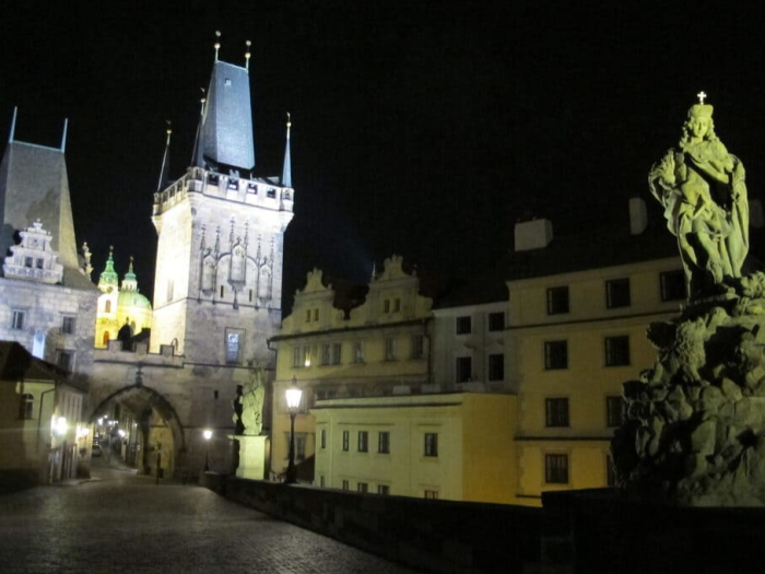 4dd9ksxtuhqmwty-karluv-most-v-noci-praha-krizem-krazem-foto-kristyna-makova-praha-pod-rouskou-noci.jpeg