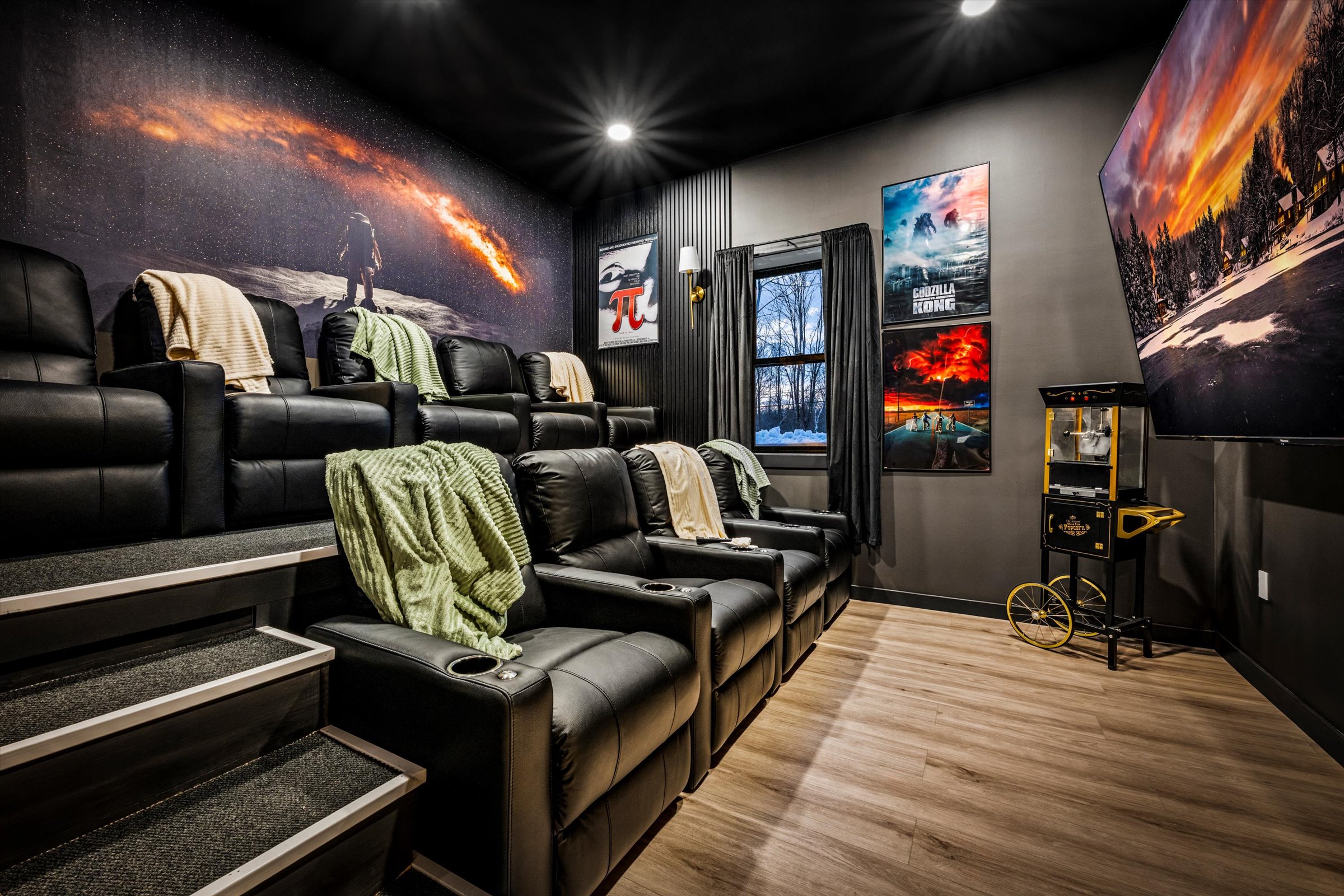 Aery Lakehaus — Custom theatre