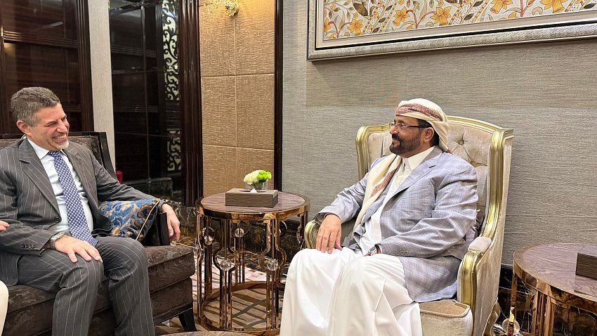 العرادة يبحث مع السفير الأمريكي قضايا الأمن والسلام ودعم الاقتصاد الوطني