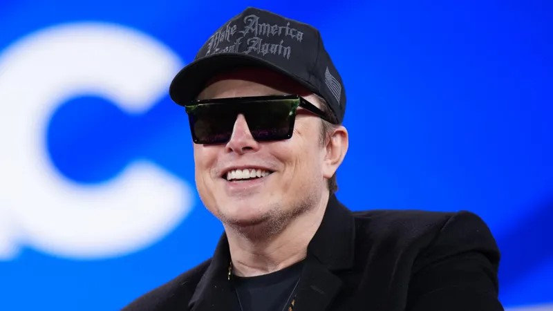 Elon Musk Becomes World’s First Half-Trillionaire