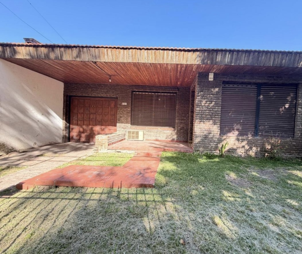 Casa 4 ambientes con jardín Castelar norte