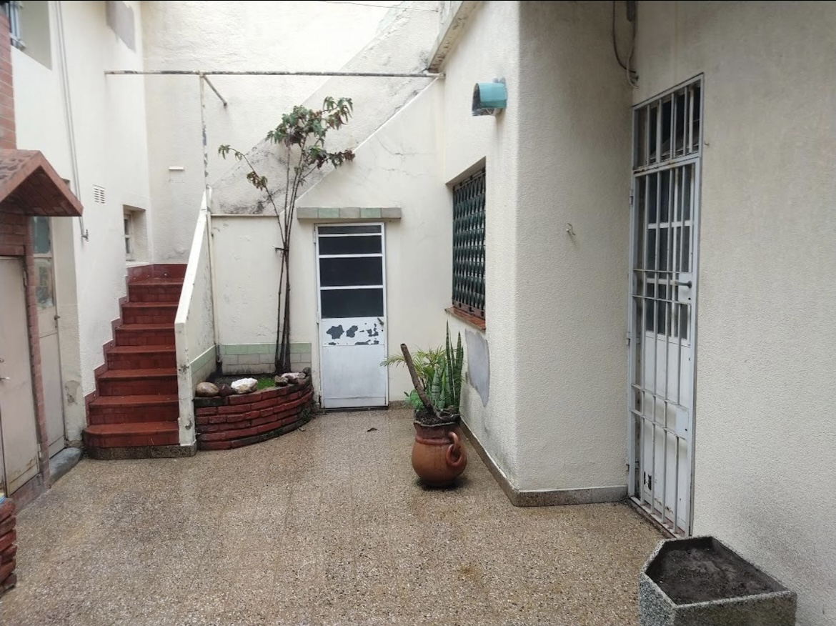 Casa con galpón industrial en venta  - imagen 9