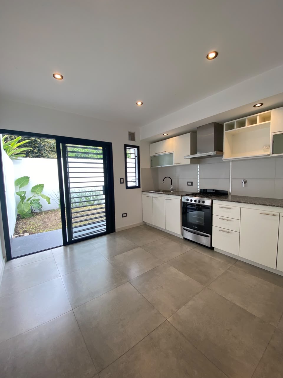 Duplex 3 ambientes con cochera  - imagen 3
